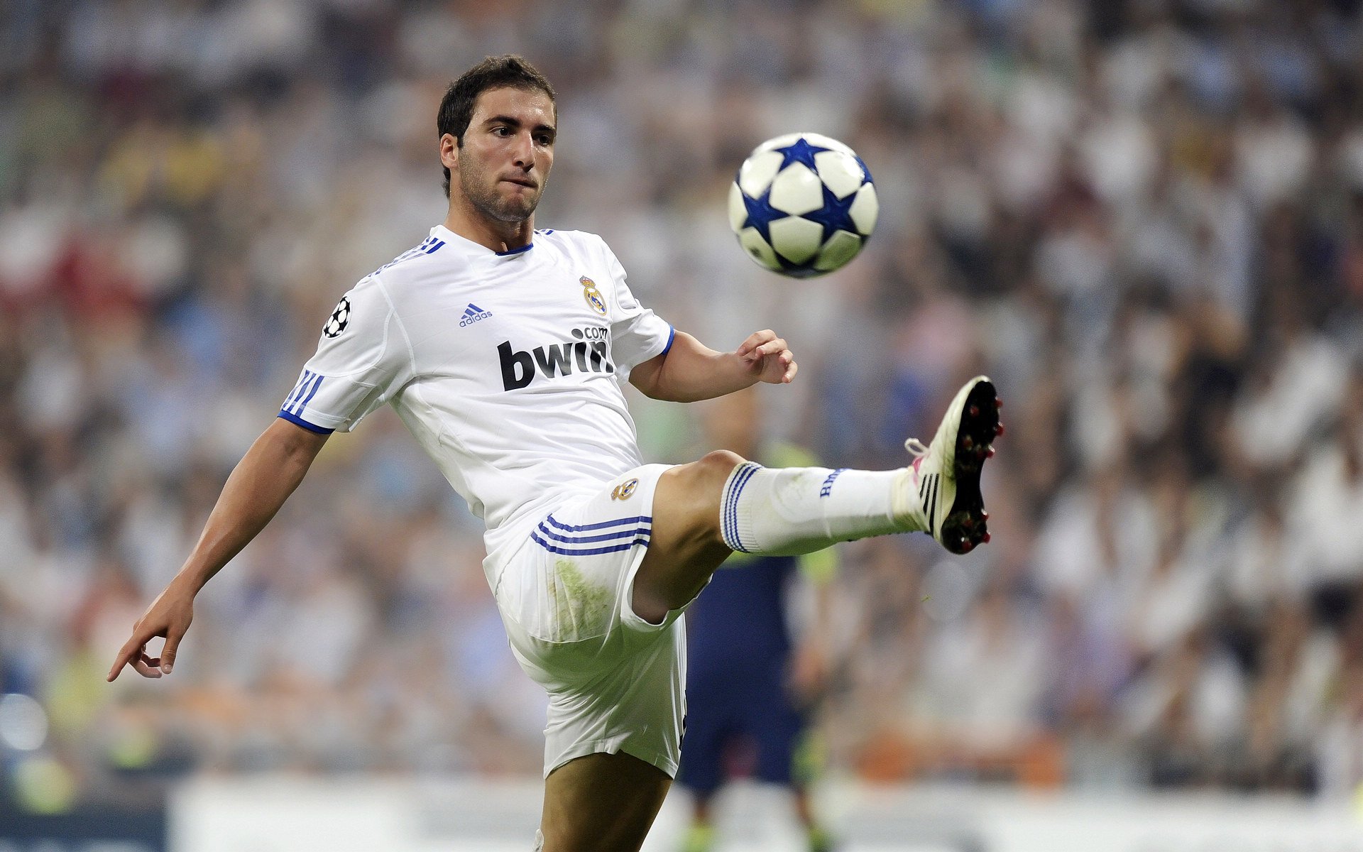 美国队前锋马丁内斯在巴黎奥运会上表现出色,马丁内斯替补